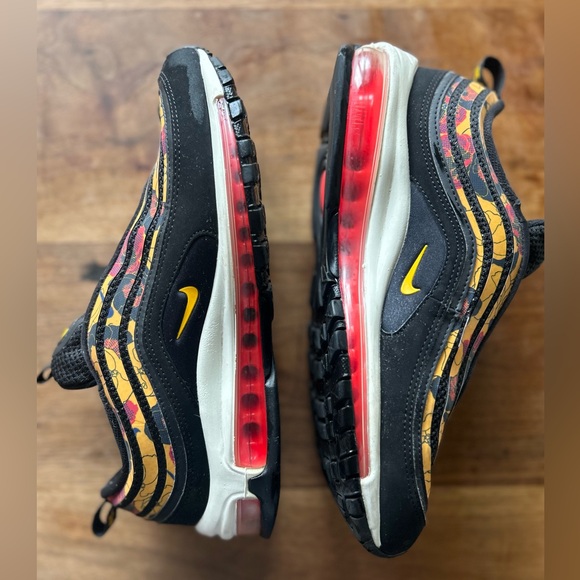 NIKE AIR MAX 97 SE GOLD/ BLACK FLORAL SIZE 9 WOMENS - Picture 3 of 10
